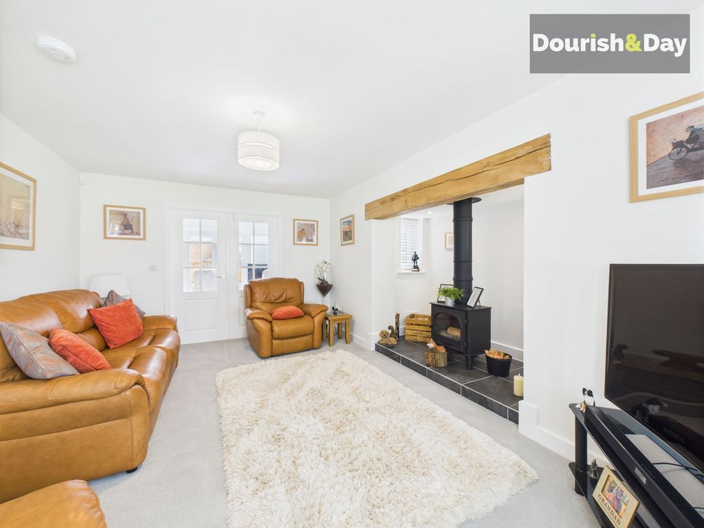 Property photo 3 of 28
