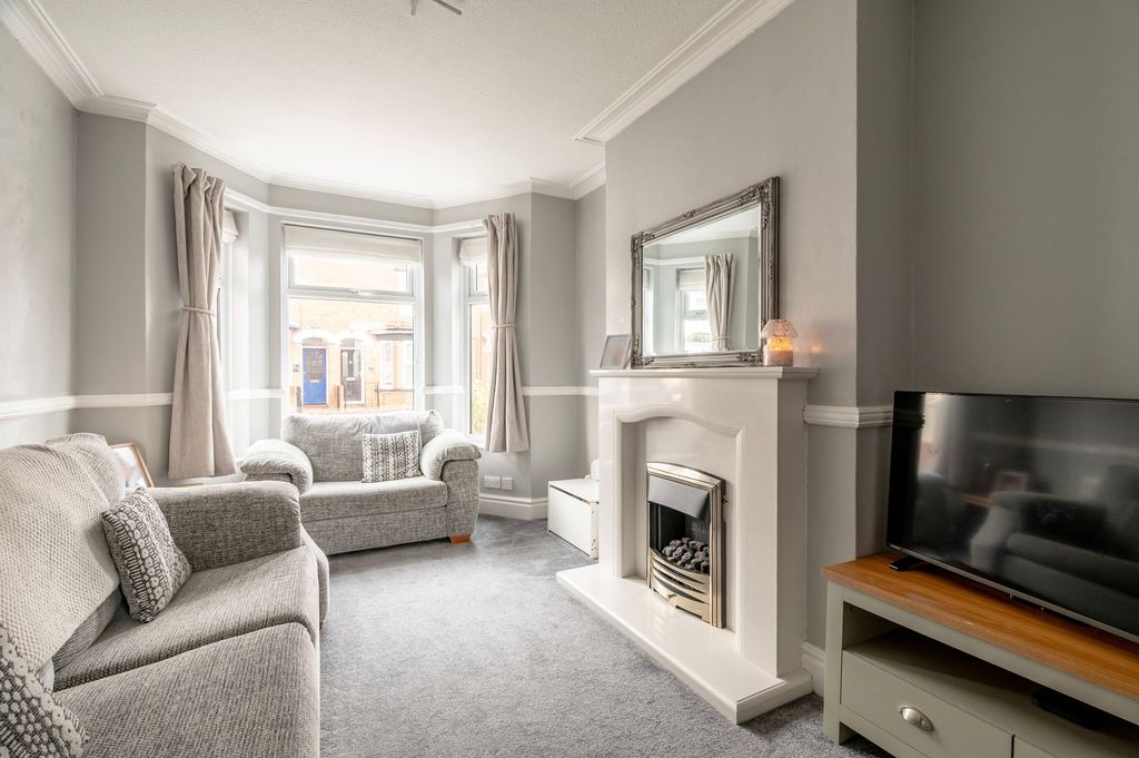 Property photo 3 of 18