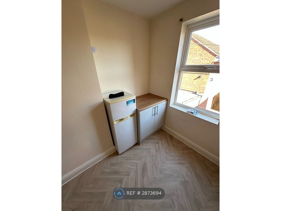 Property photo 3 of 13 Kitchen