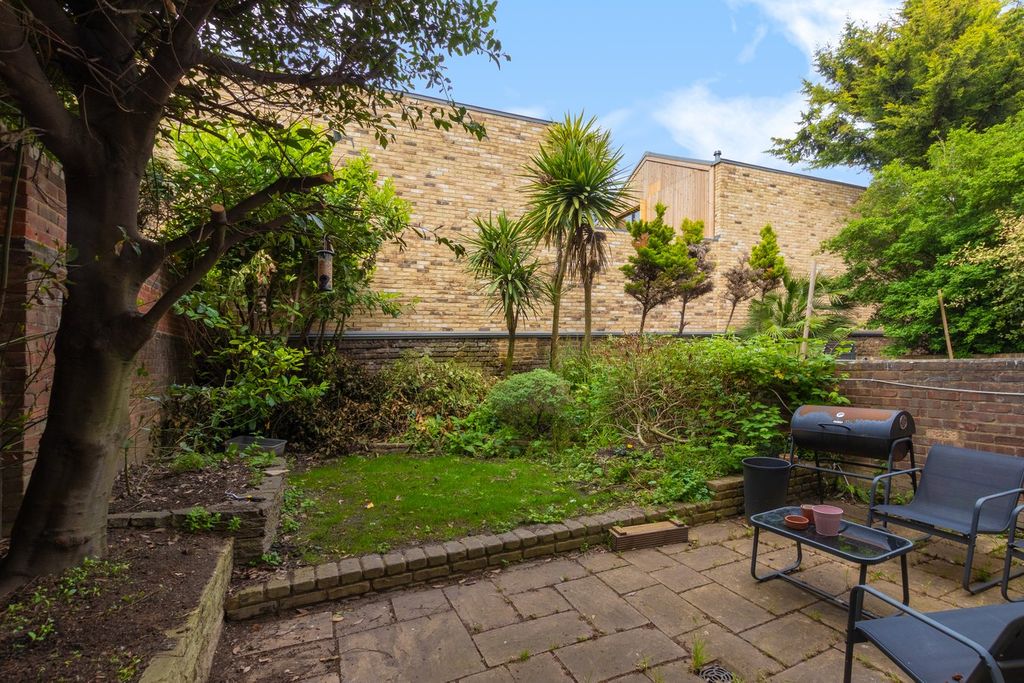 Property photo 2 of 6