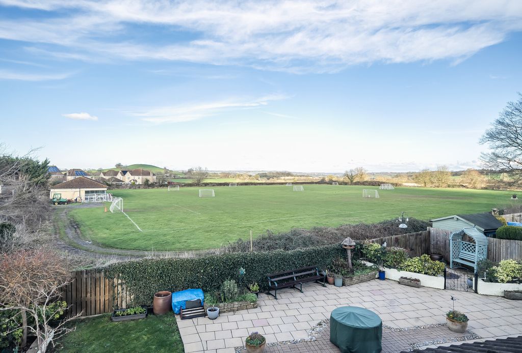 Property photo 3 of 33 1409350-15-698383...