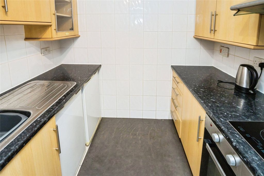 Property photo 3 of 11 Kitchen