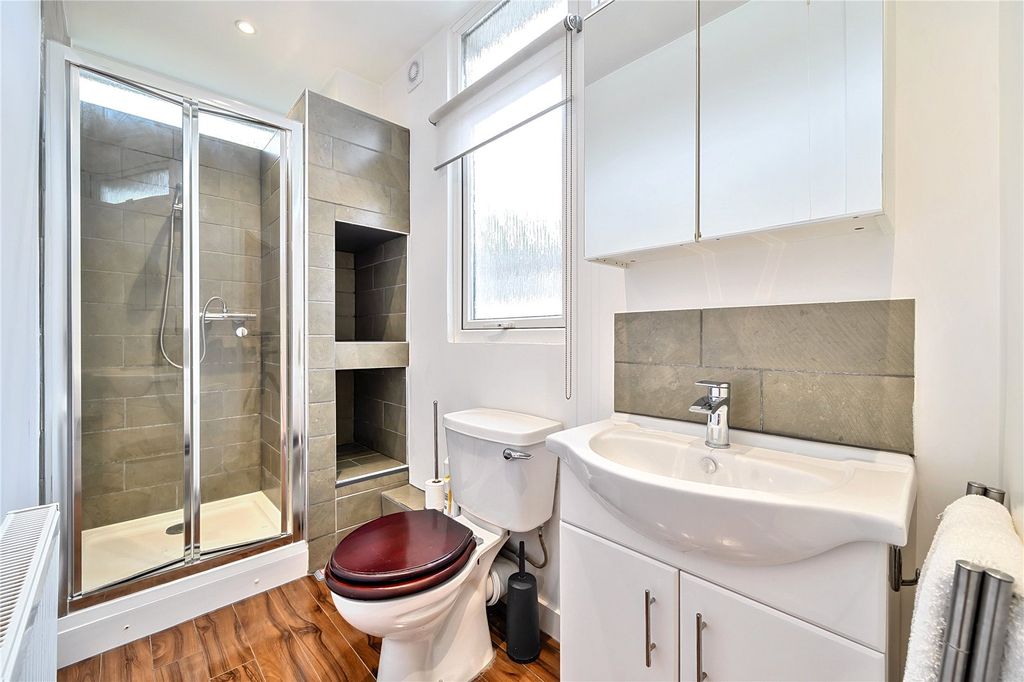 Property photo 3 of 20 Bathroom