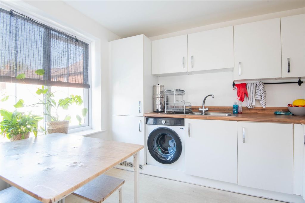 Property photo 2 of 15 Kitchen