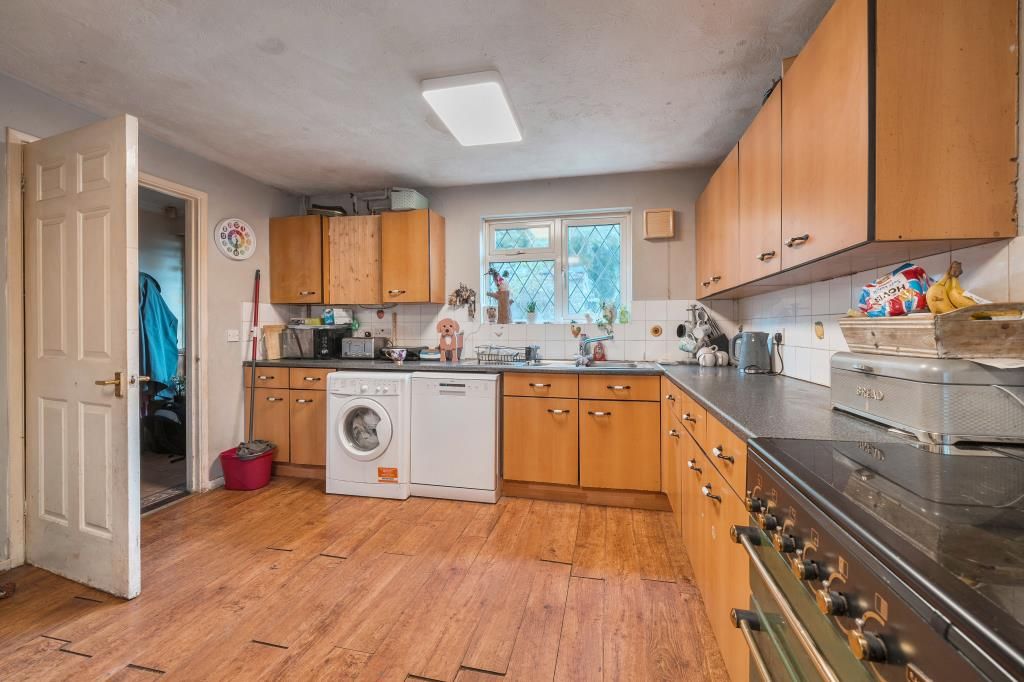 Property photo 3 of 19 Kitchen