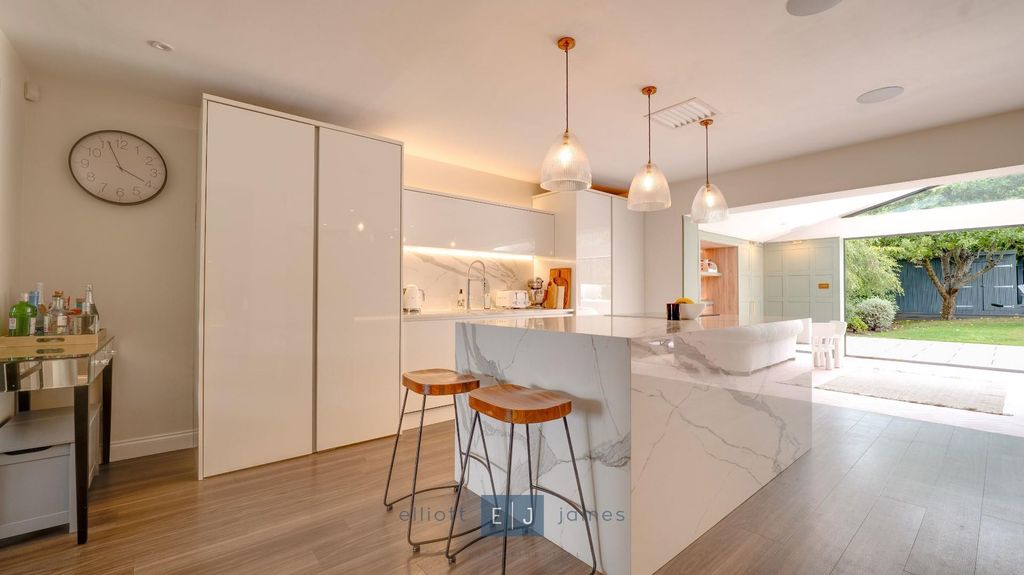 Property photo 2 of 38