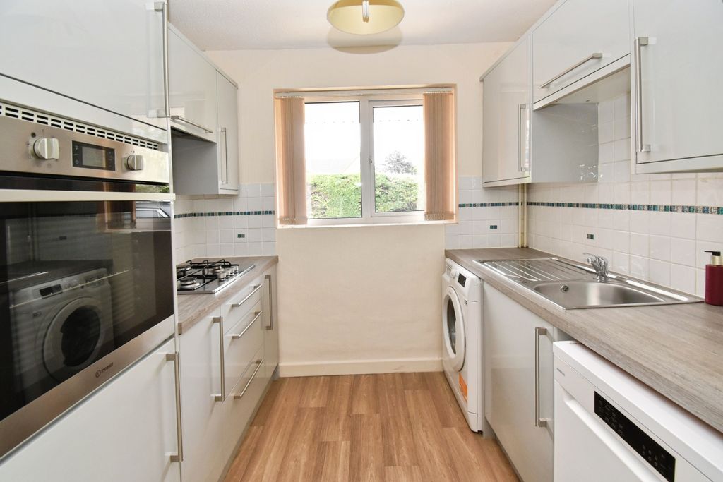 Property photo 2 of 10 Kitchen (3)