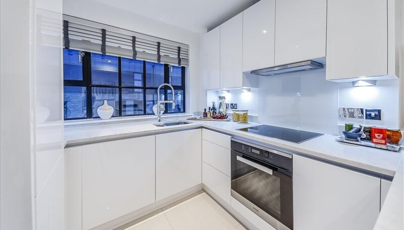Property photo 3 of 11 Kitchen