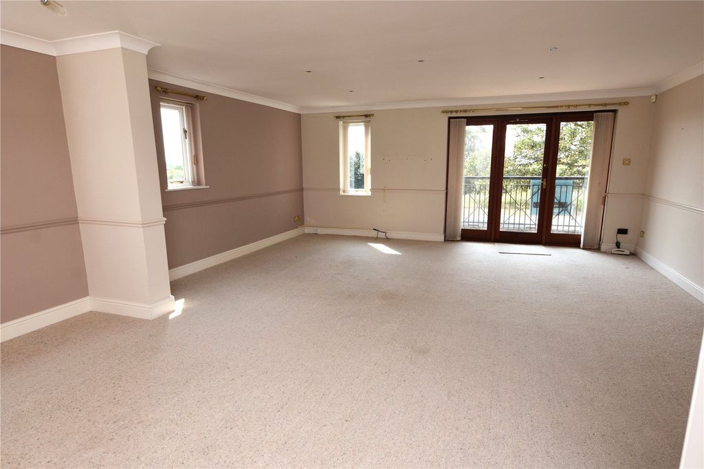 Property photo 2 of 19 Picture No. 27