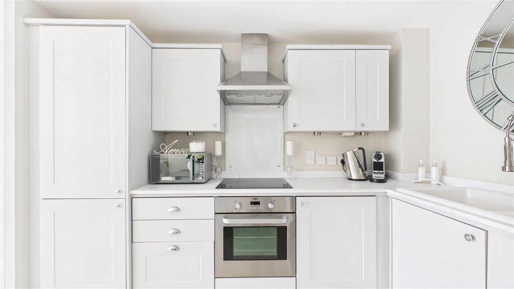 Additional image 9 of 1 bed flat for saleLightwater, Surrey GU18
