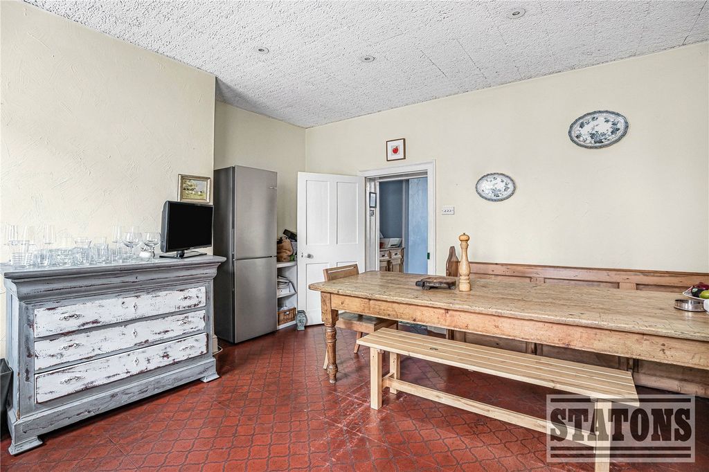 Property photo 3 of 15 Picture No. 12