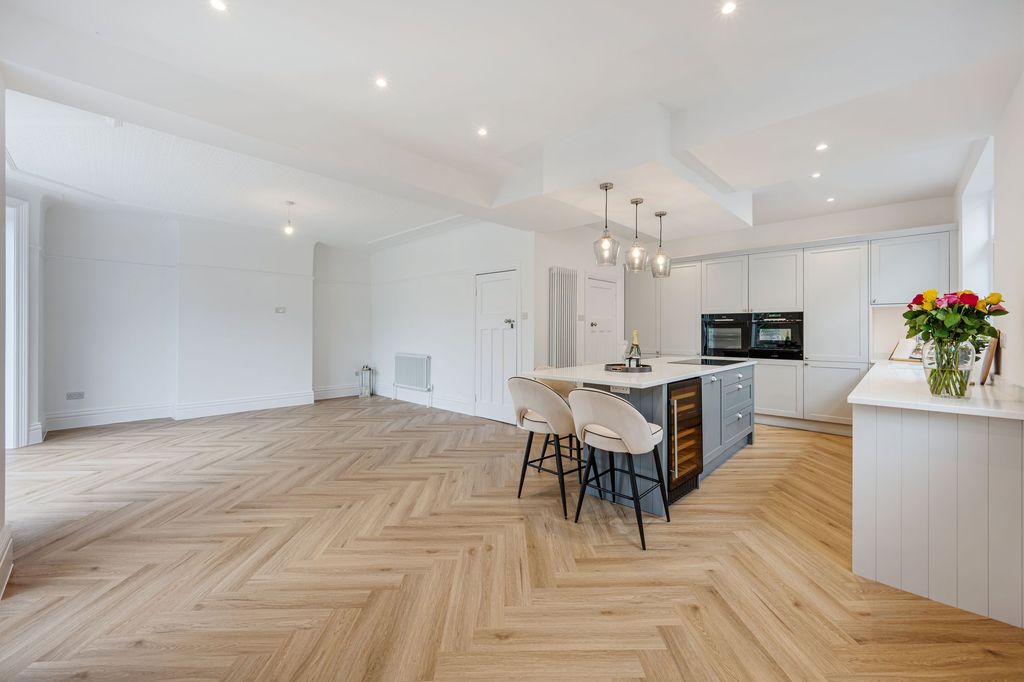 Property photo 2 of 56