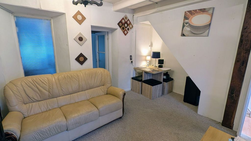 Property photo 3 of 11