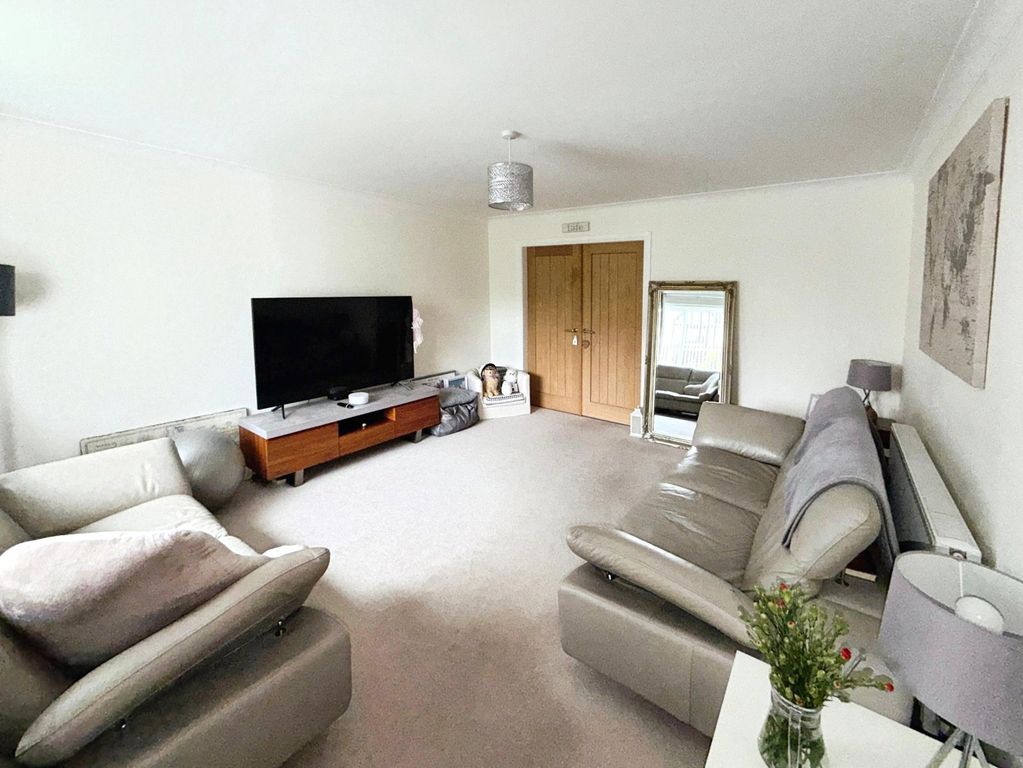 Property photo 2 of 22 Lounge