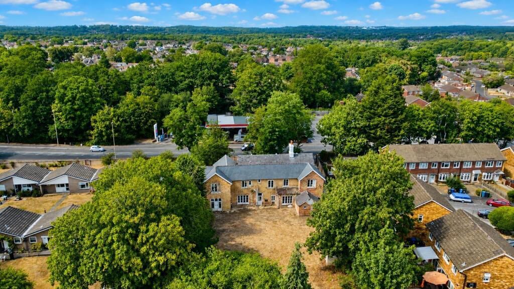 Property photo 2 of 27