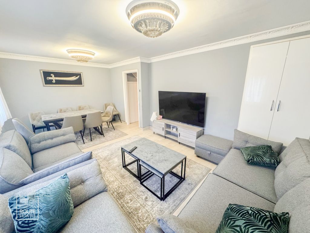 Property photo 1 of 11 Photo 8