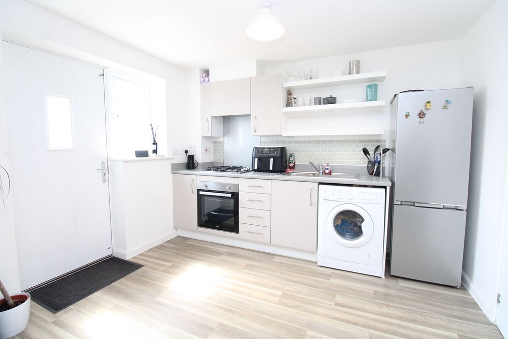 Property photo 3 of 9 Kitchen