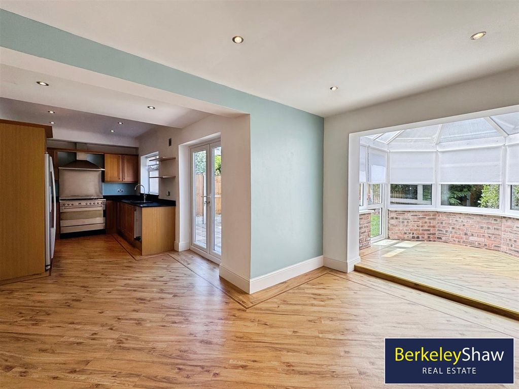 Property photo 2 of 21 Moorgate Avenue, Crosby