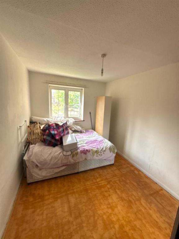 Property photo 2 of 7 Bed.Jpg