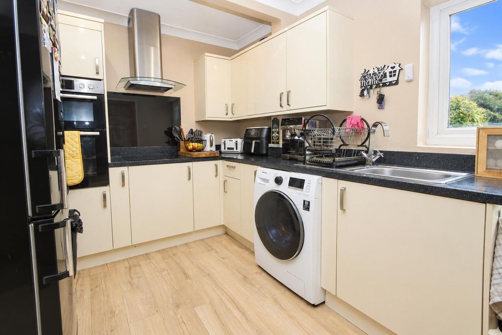 Property photo 3 of 13 207Eb87A-37A2-485A-B430-63906d8F651c.Png