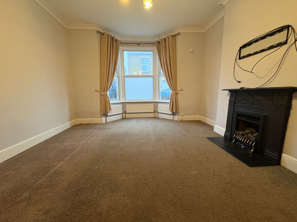 Property photo 3 of 10 Living Room