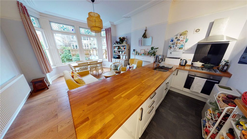 Property photo 2 of 8 Picture No. 10