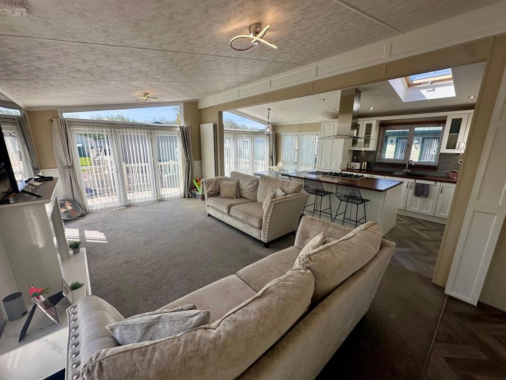 Property photo 2 of 8 Cdda9A04 7d52 4d21 A515 930E1B925B97.Jpg