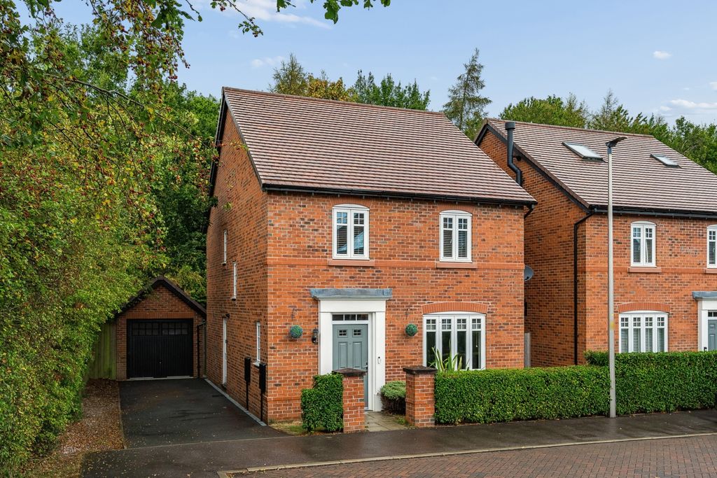 Property photo 1 of 23 Front Emilydimelowewemovewhitchurchandnantwich (2)