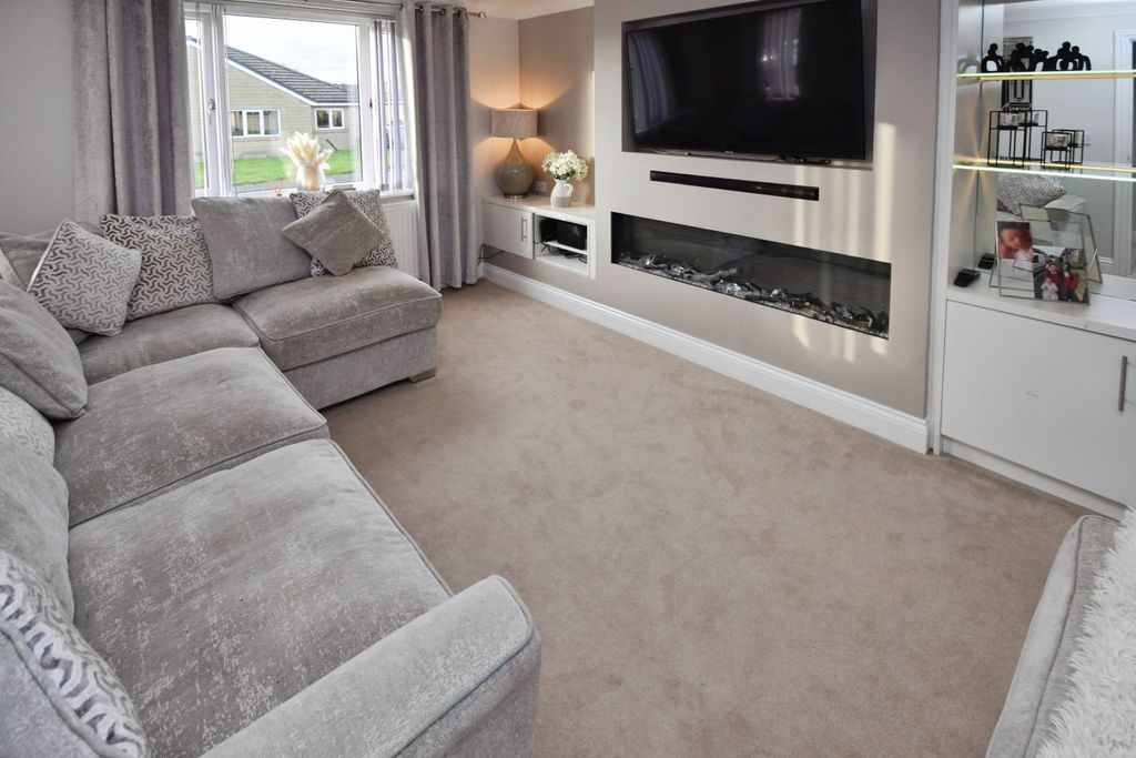 Property photo 2 of 22 24F867d8-Lounge