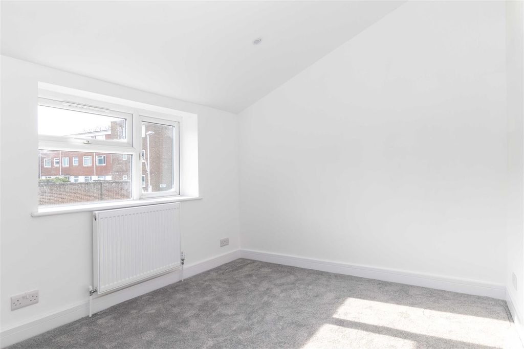 Property photo 3 of 12 London Street-01.Jpg