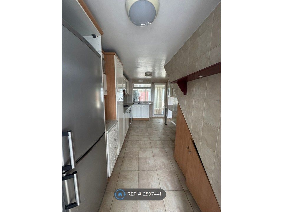 Property photo 3 of 35