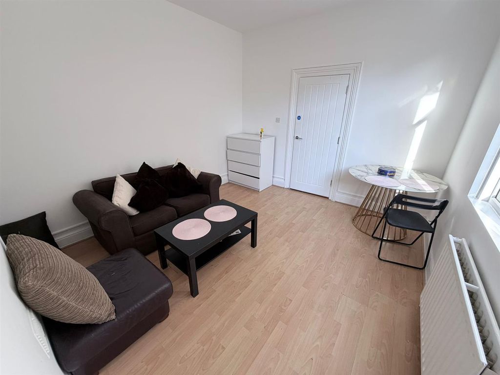 Property photo 3 of 5 Original-Eeefb097-5D09-4291-B48D-92438296989E.Jpeg