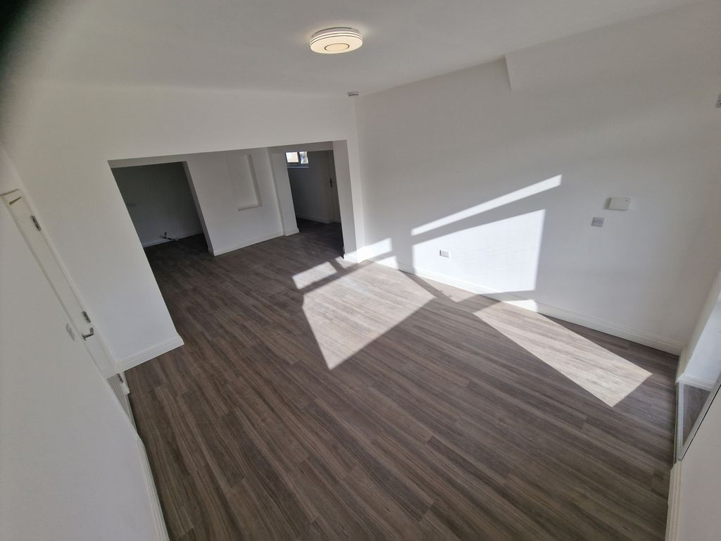 Property photo 2 of 5 20260330_165607