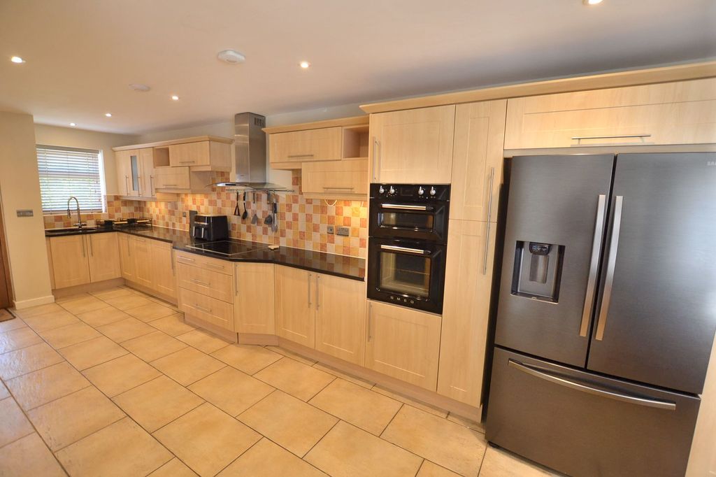 Property photo 2 of 38