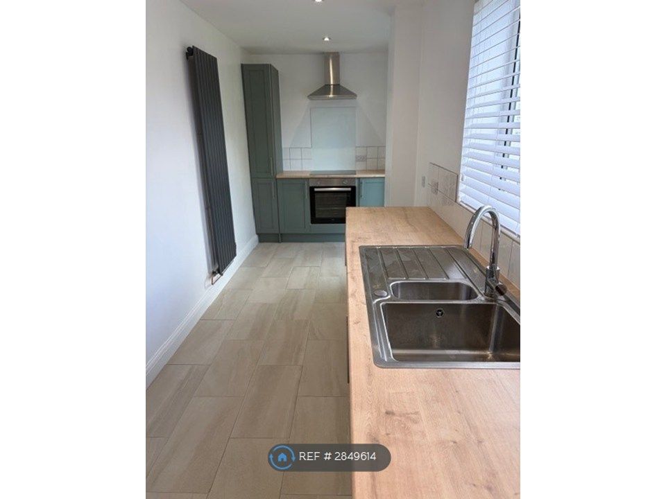 Property photo 3 of 16 Kitchen