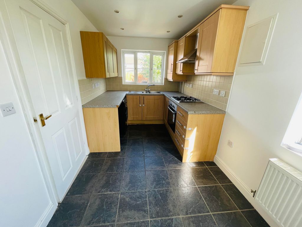 Property photo 2 of 8 Kitchen