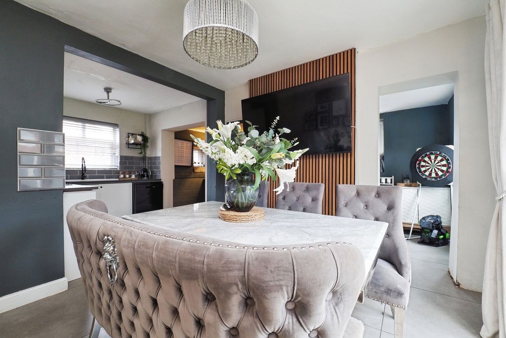 Property photo 2 of 17 Pbox-Img.Jpg