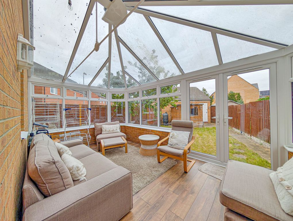 Property photo 2 of 21 Conservatory