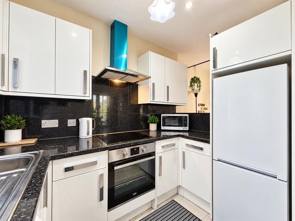 Property photo 1 of 10 Kitchen