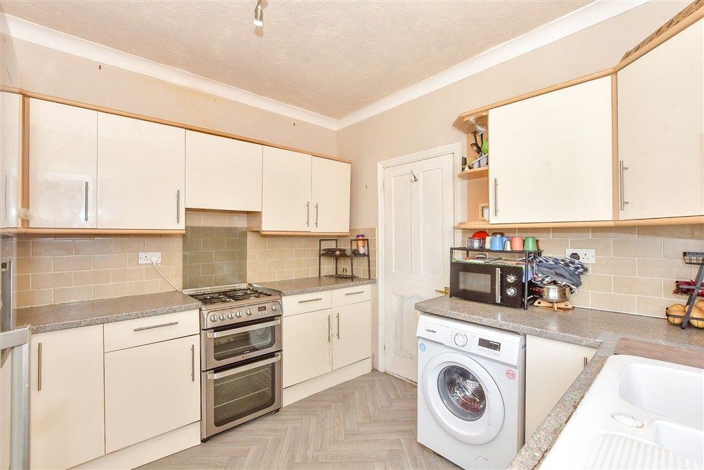 Property photo 3 of 9 Kitchen