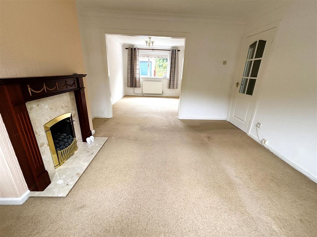 Property photo 2 of 20 Living Room\Dining Room
