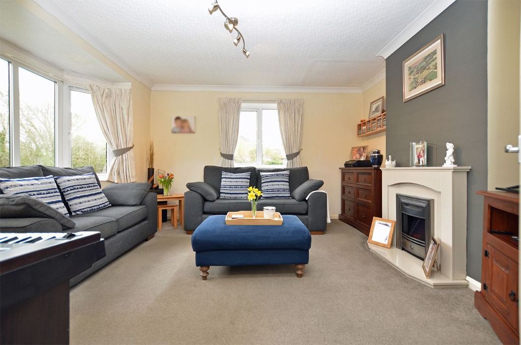 Property photo 2 of 11 2 - Lounge