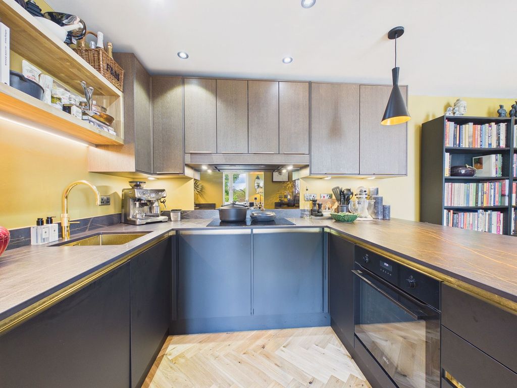 Property photo 2 of 14 Kitchen
