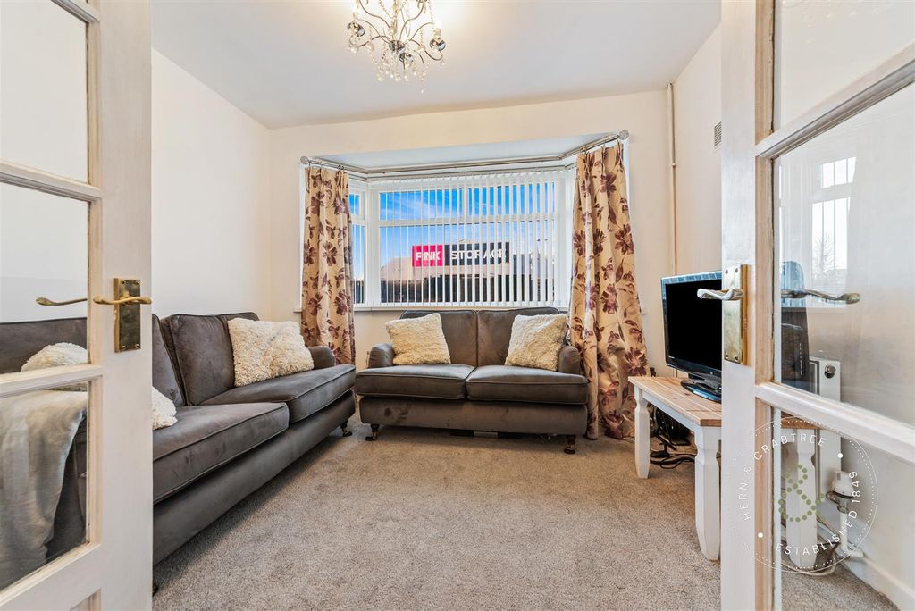 Property photo 2 of 30 Sloper-Road-09.Jpg