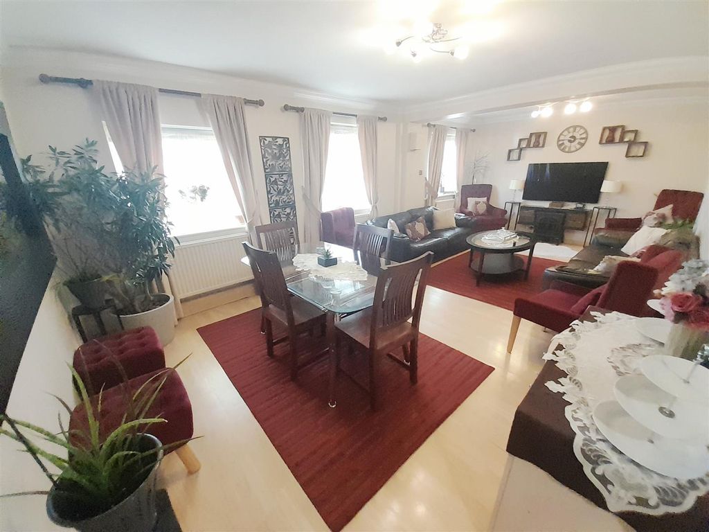 Property photo 2 of 15 4