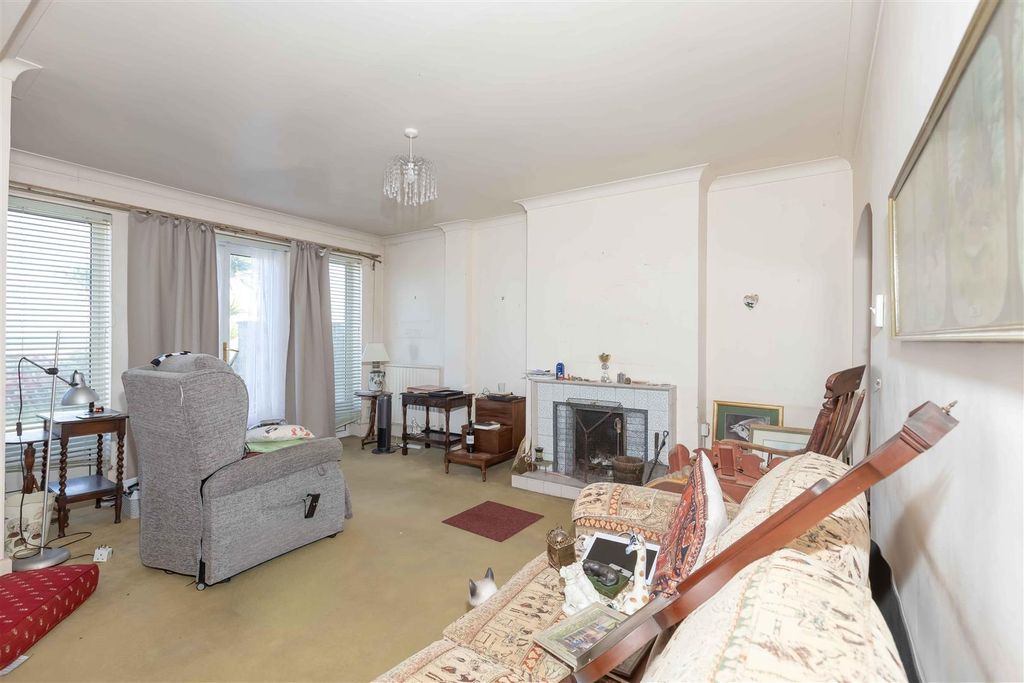 Property photo 2 of 15 Brighton Rd_21.Jpg