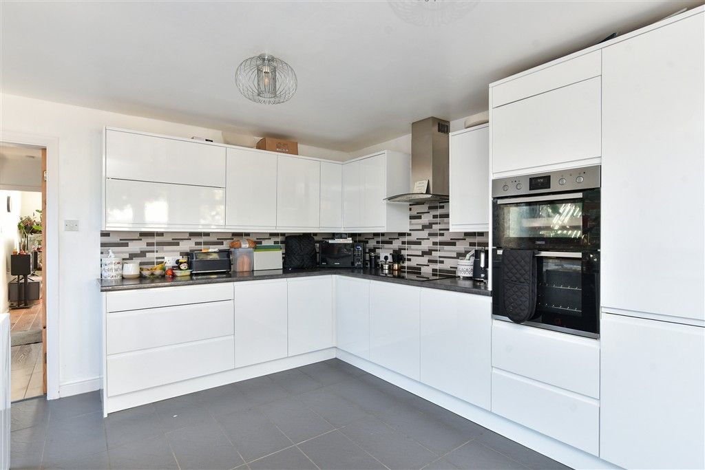 Property photo 2 of 11 Kitchen