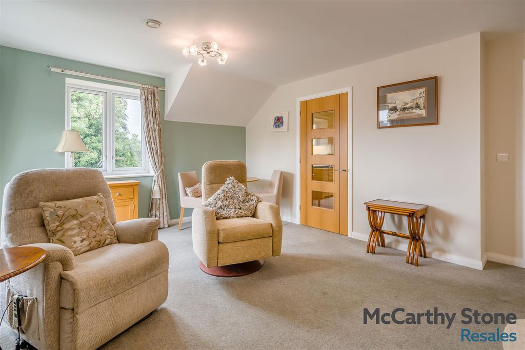 Property photo 2 of 25 8694295-Interior04.Jpg