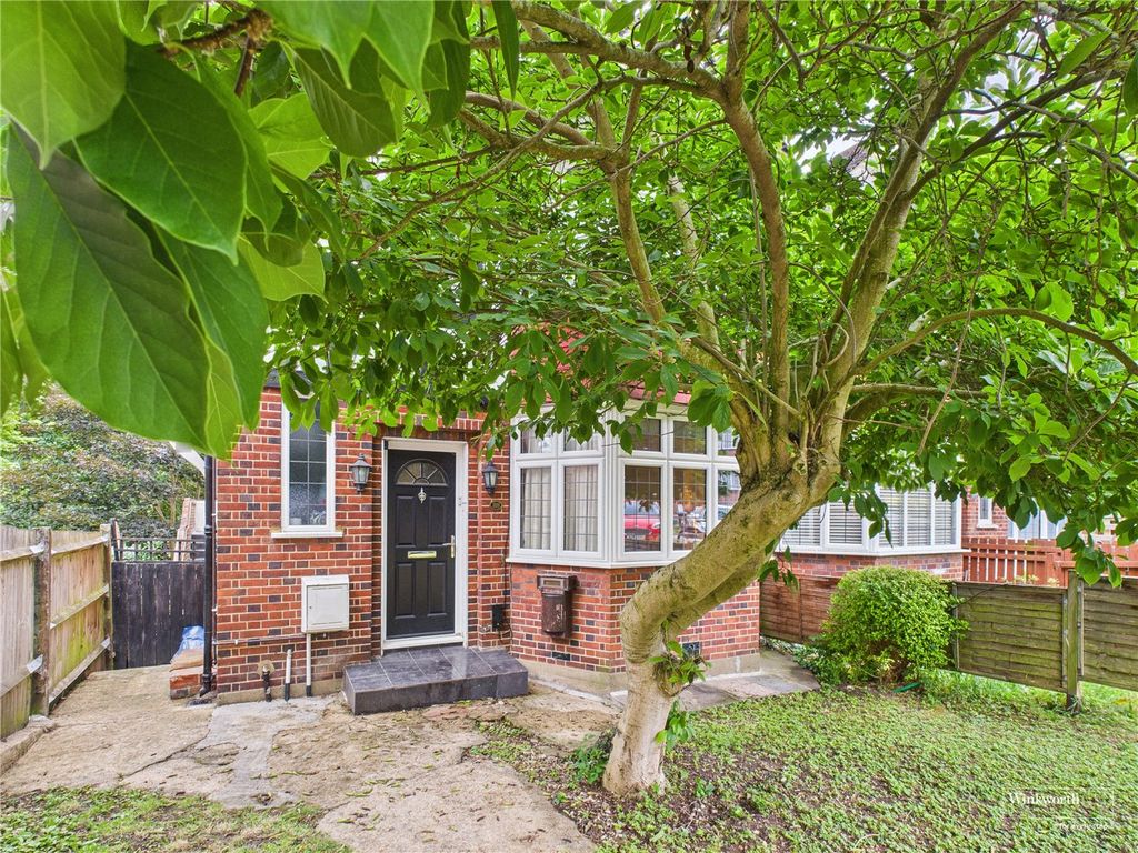Property photo 3 of 9 External