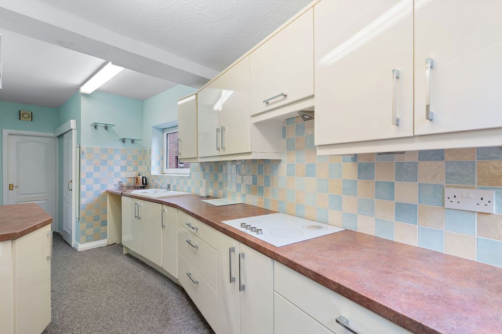 Property photo 3 of 27